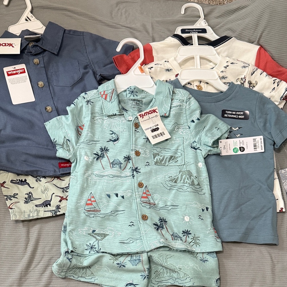 Set of 3 T-shirts
Set of 2 Outfits